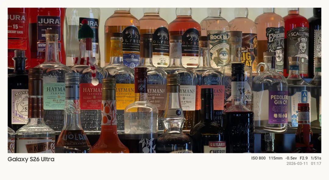 裁剪后，水印被重新添加至新位置