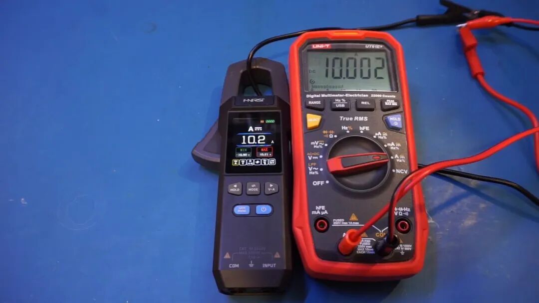 10A 直流电流比对:DMC-100 读 10.2A,UT61E+ 读 10.002A