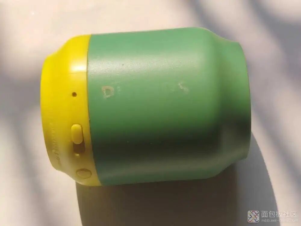 飞利浦BT25蓝牙音箱整体外观