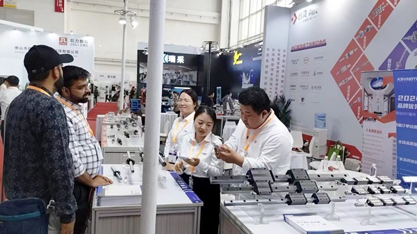 海康威视自动化产品展会现场图