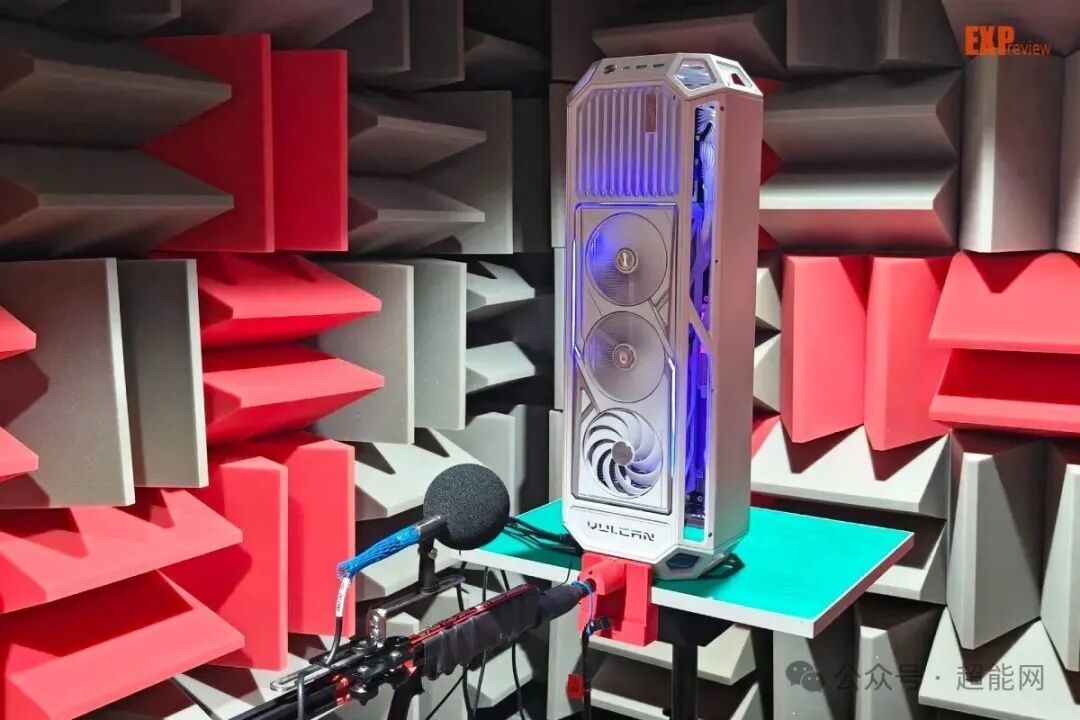 机箱在消音实验室环境中测试