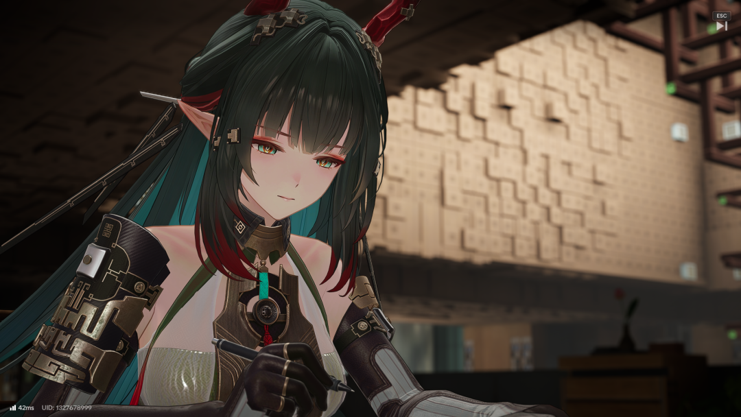 庄方宜在室内书写或绘画的场景