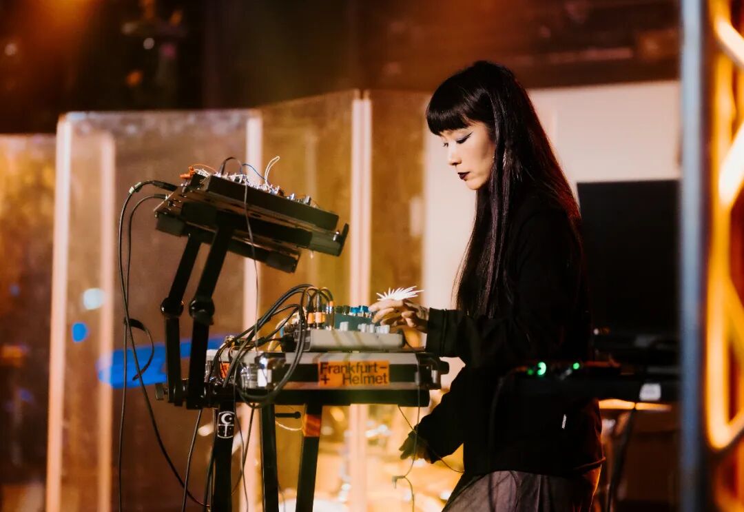Frankfurt Helmet 现场演出
