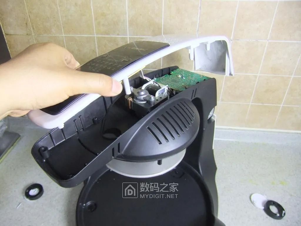 分离后的翻盖提手内部