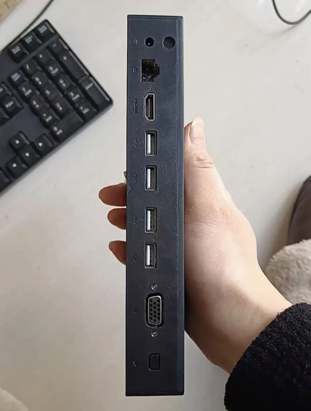 主机背部丰富的I/O接口