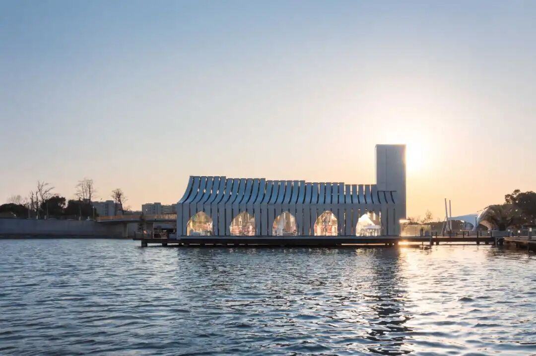 天鹅湖礼堂波浪形屋顶特写