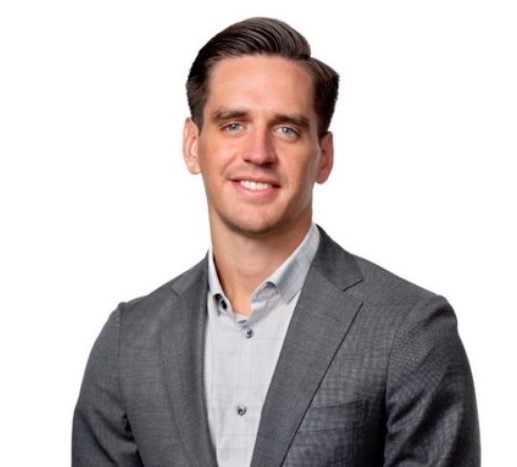 Cody Tranbarger的半身肖像照