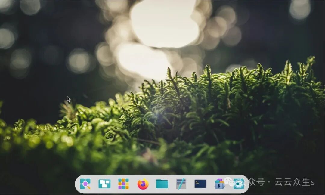 AerynOS 桌面下的COSMIC Dock与背景