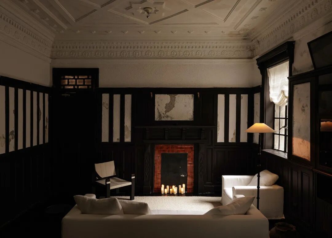 老洋房改造项目中的复古客厅