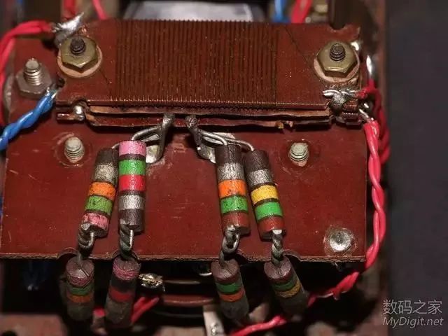 炭质实心电阻特写