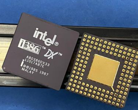 Intel i386 DX处理器正反面