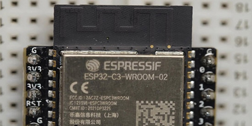 ESP32-C3-WROOM-02模块特写