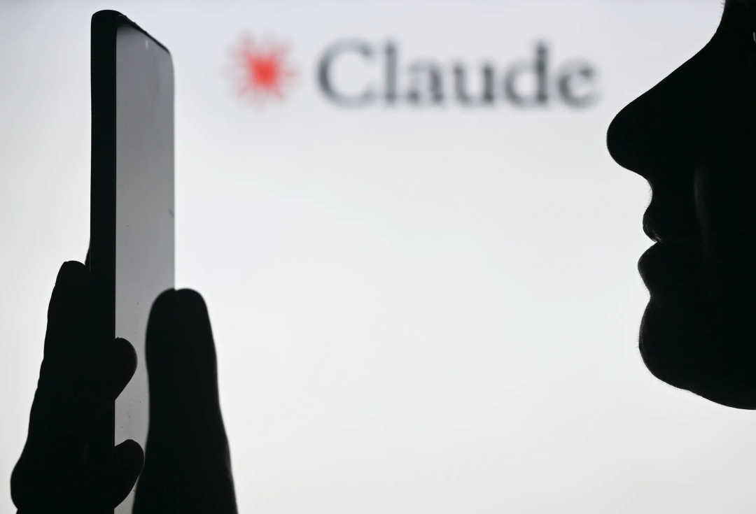 Claude 与手机交互剪影