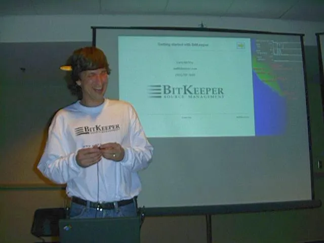Larry McVoy 在演示 BitKeeper
