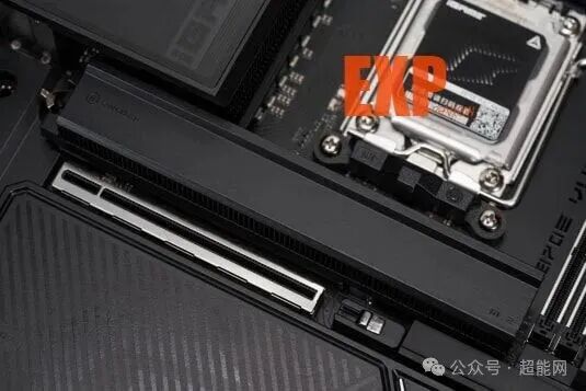 主板散热装甲细节