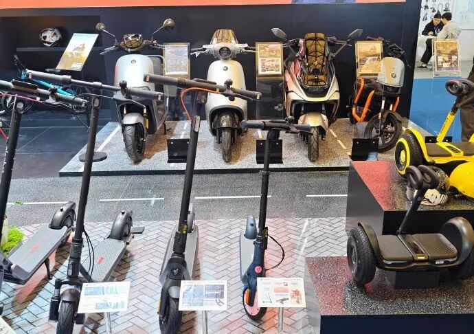 九号电动滑板车展示