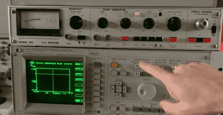 使用老式HP 4145A半导体参数分析仪测试芯片特性曲线