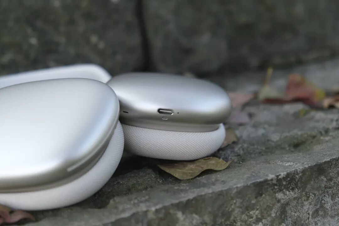 AirPods Max 2与充电盒