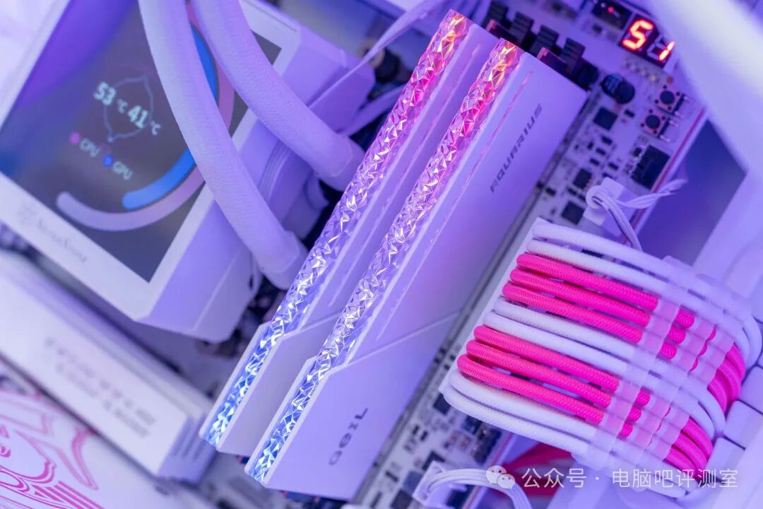 内存的彩色RGB灯效