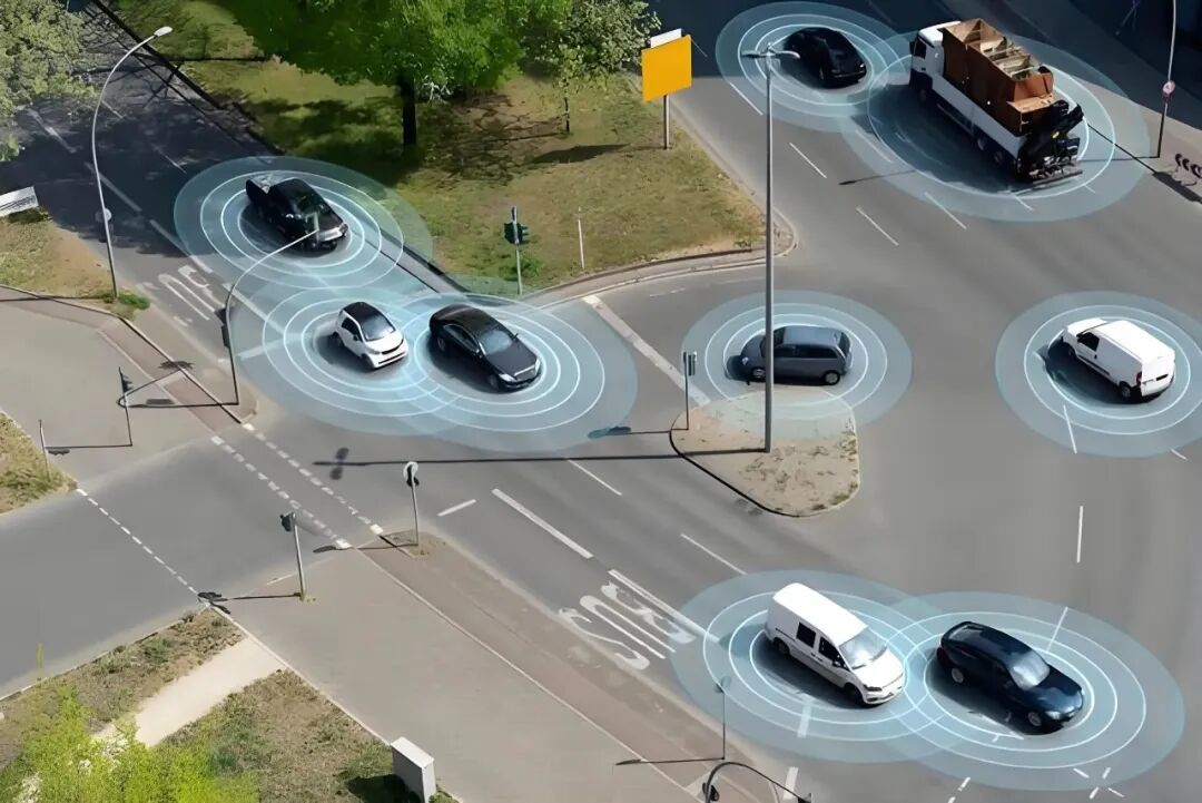 展示智能交通系统中车辆传感器探测范围的概念图