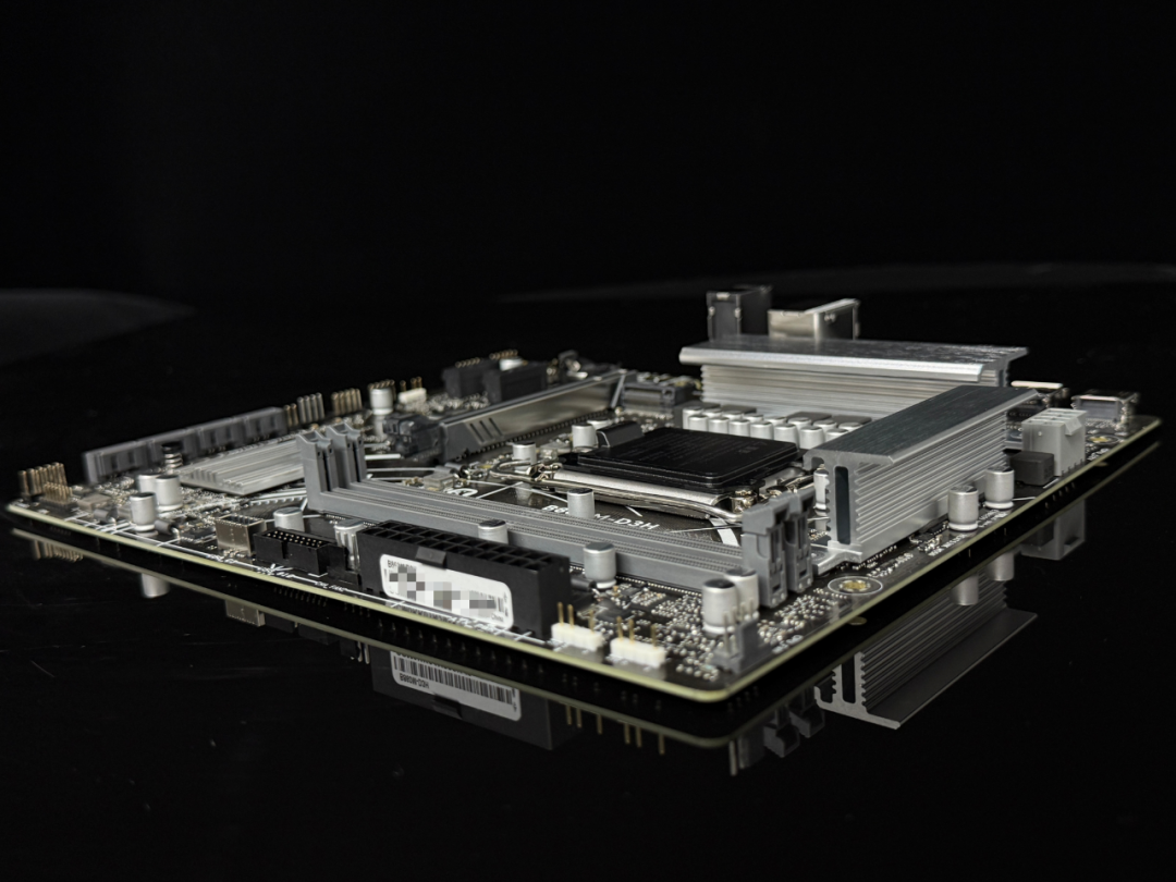 H610M-D3H主板特写