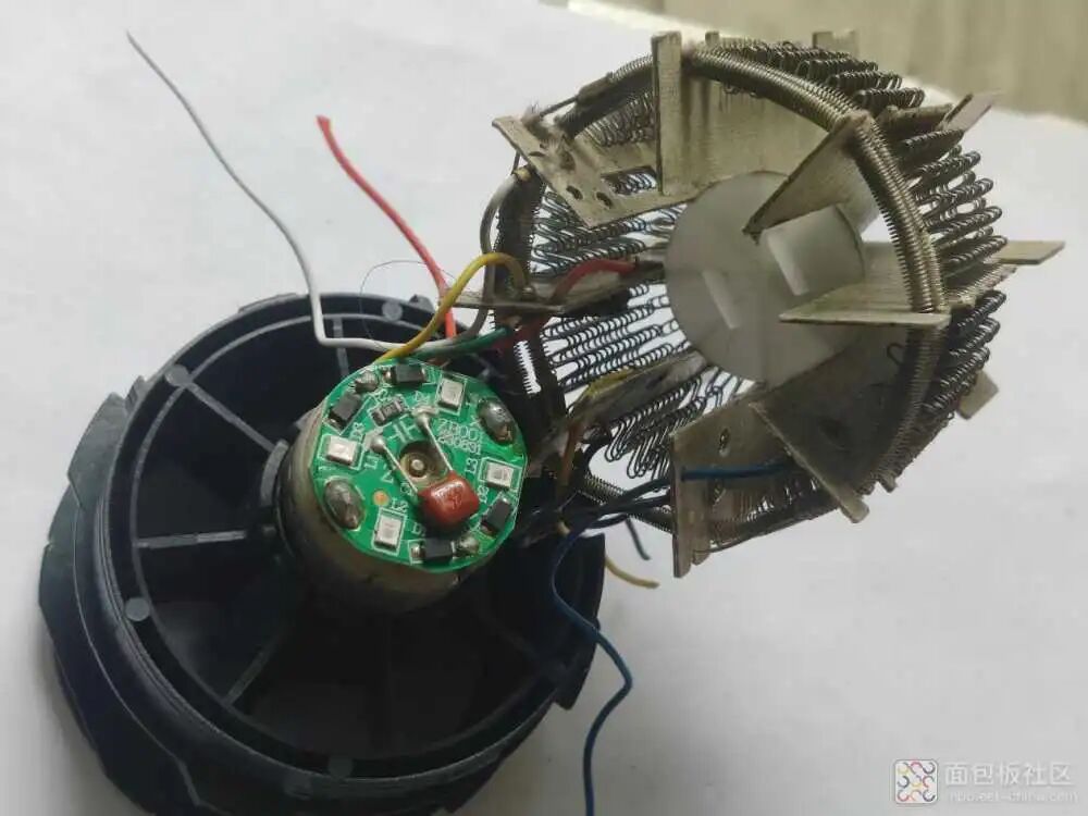 取下云母发热芯后的BLDC驱动板位置