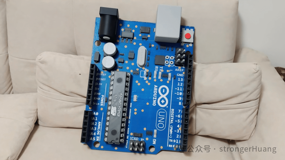 7倍比例放大的Arduino UNO开发板