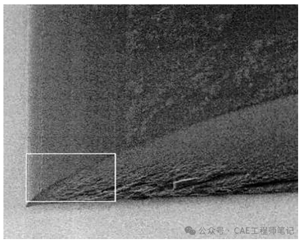 经过120°C烘烤回流后的硬化抗蚀剂SEM图
