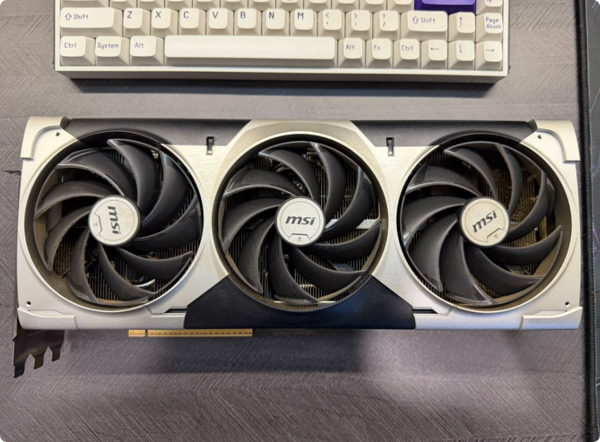 微星 GeForce RTX 5090 三风扇显卡