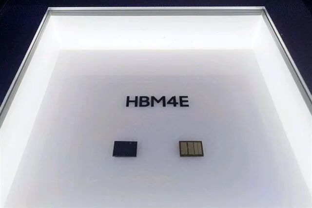HBM4E样品展示