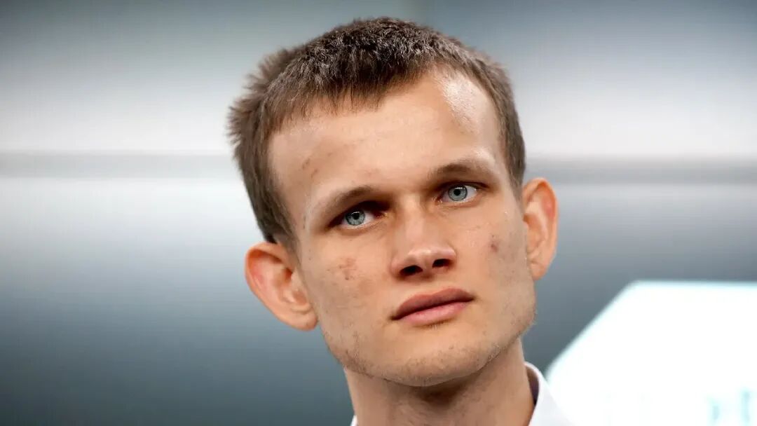 Vitalik Buterin 严肃侧脸照
