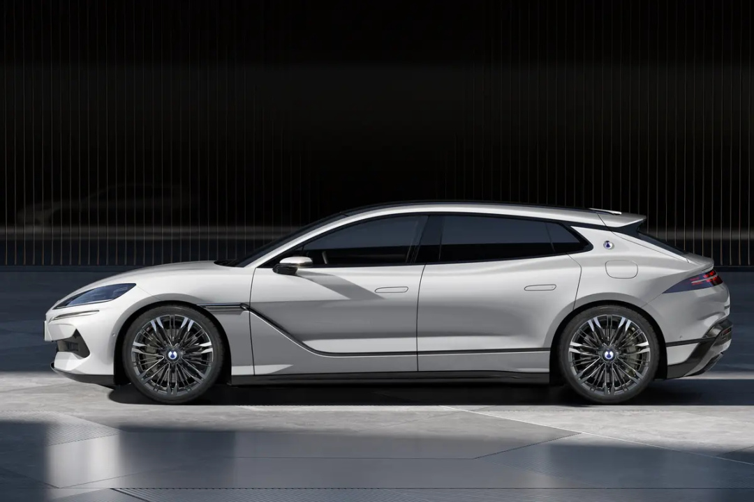 腾势Z9GT车型外观图