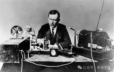 早期无线电实验的黑白历史照片