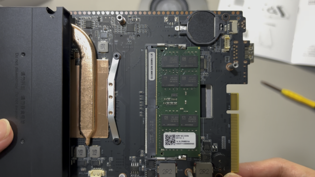 显卡标签信息特写