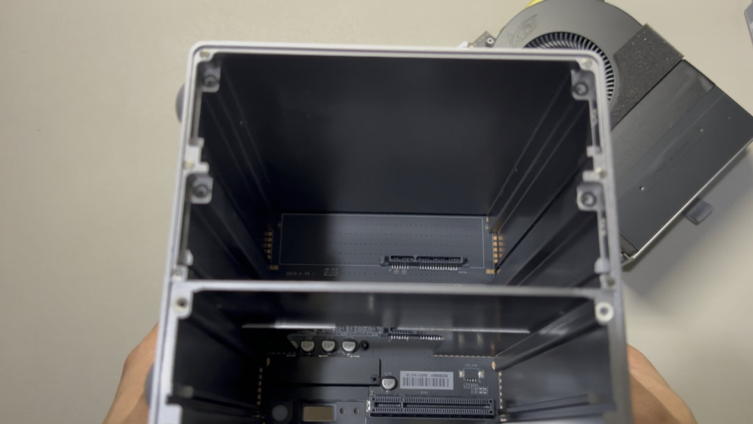 设备内部结构另一视角