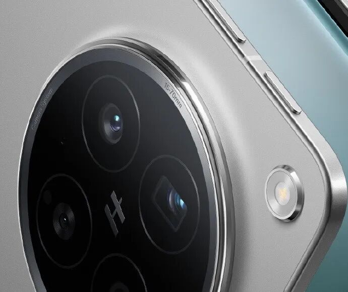 OPPO Find N6后置摄像头模组特写