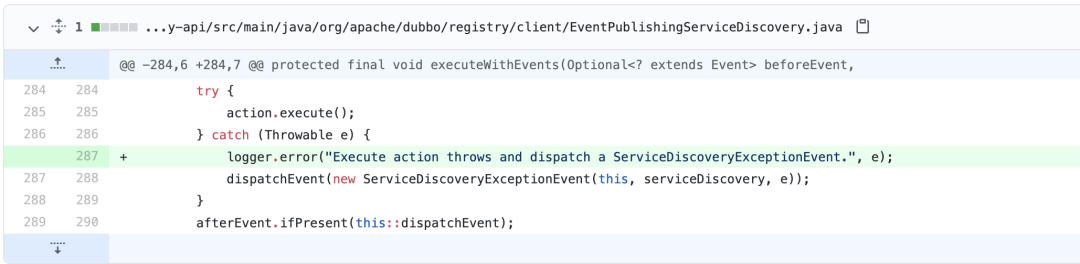 Dubbo EventPublishingServiceDiscovery 类 executeWithEvents 方法代码截图，展示了添加 logger.error 日志的改动