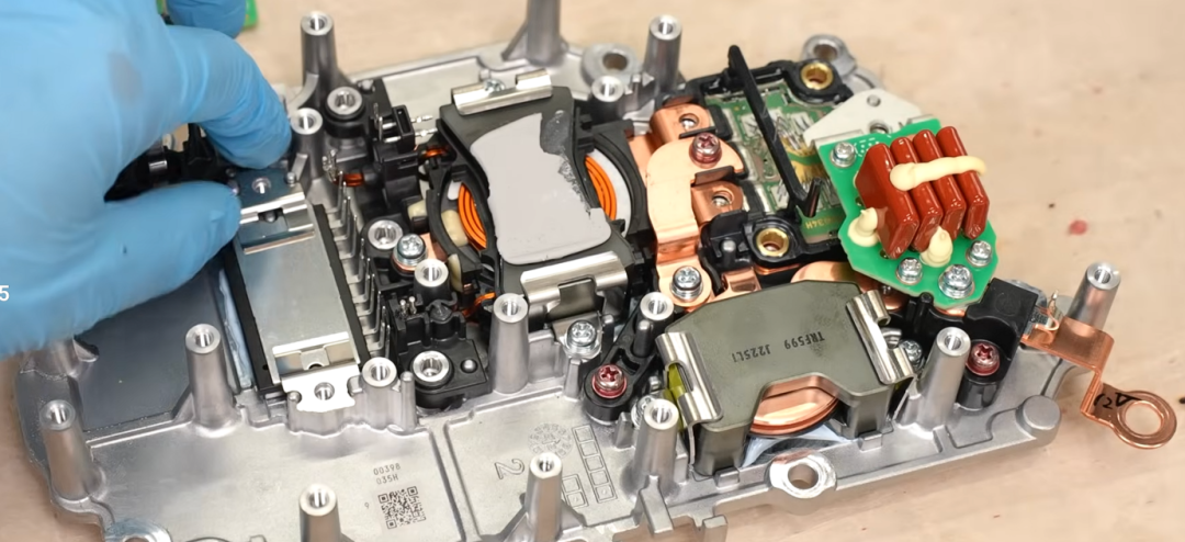 DC/DC下方功率模块安装位置