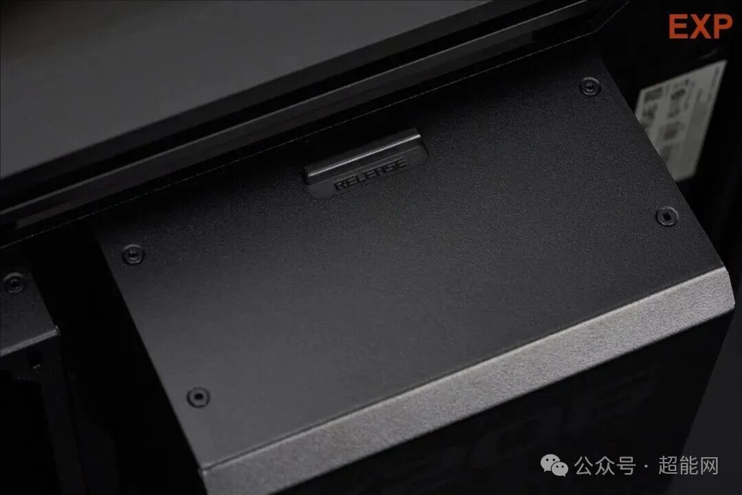 ROG GR20 电源仓快速释放按钮