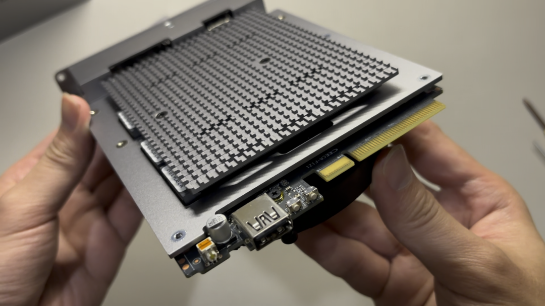 带散热风扇的显卡