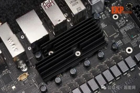 主板USB4控制芯片特写