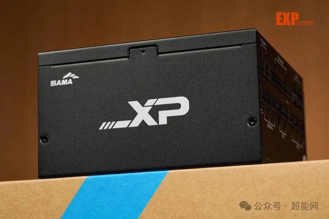 先马XP1200国际版电源 侧面品牌标识