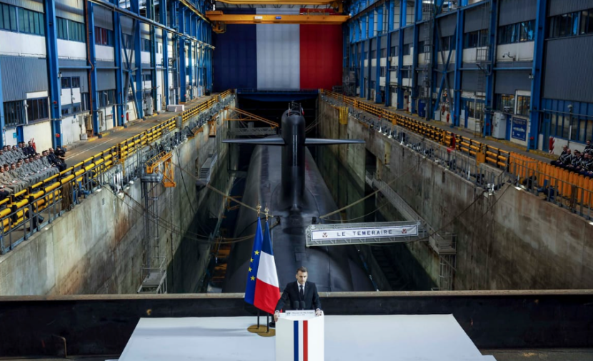 法国总统马克龙在核潜艇下水仪式上发表演讲