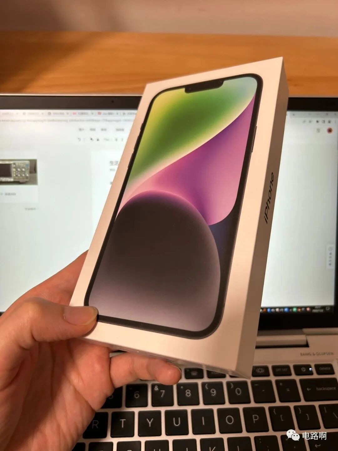 iPhone 14 Plus包装盒