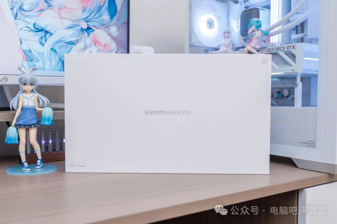 小米Book Pro 14包装盒与桌面场景