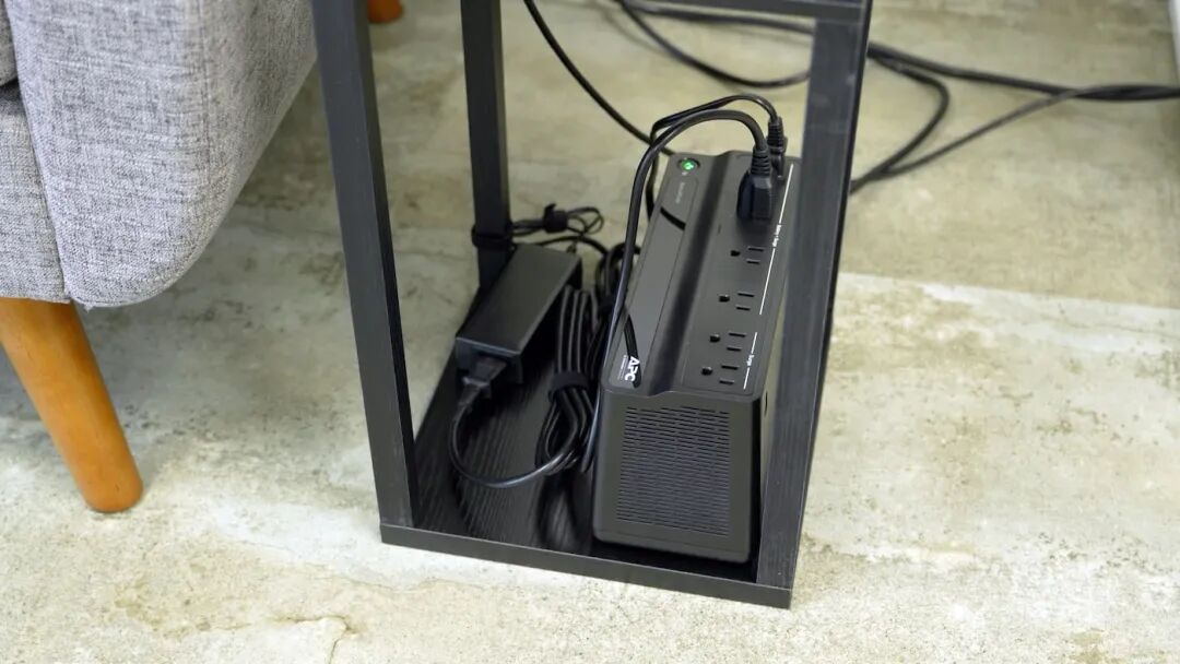 Lamp rack UPS on bottom