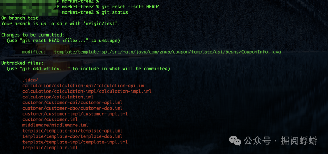 执行 git reset --soft HEAD^ 撤销 commit，修改回到暂存区