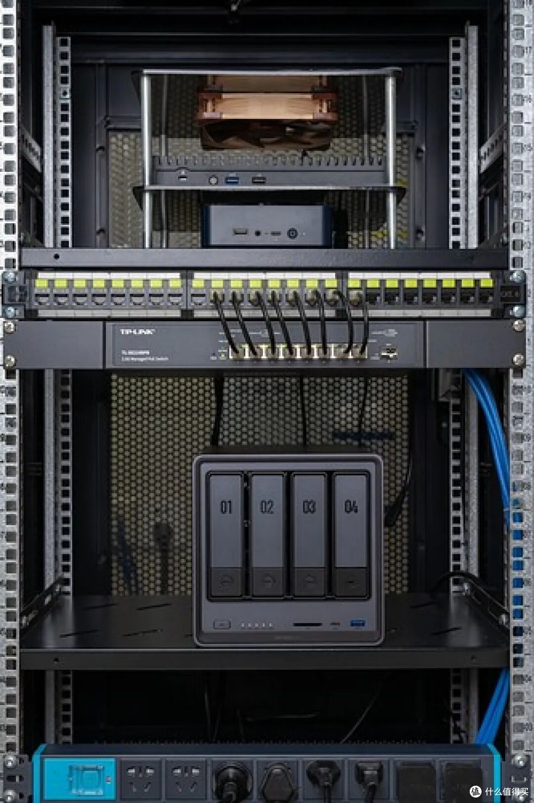 全能数据中心新标杆：绿联 DXP4800 Pro 私有云深度评测