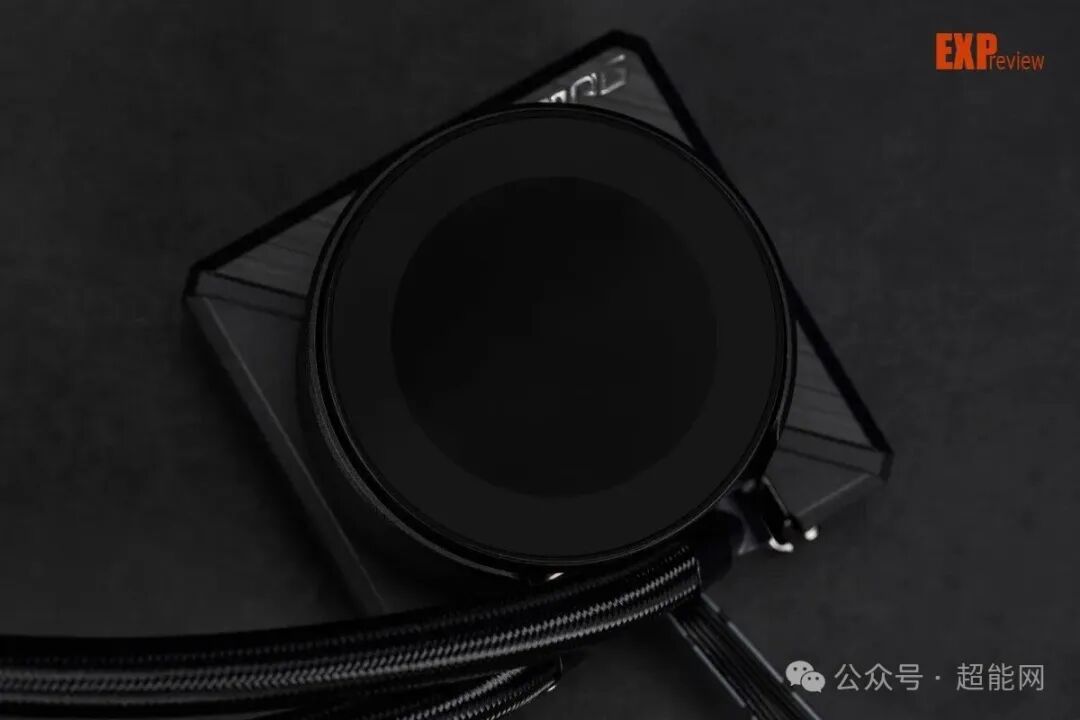 微星水冷散热器圆形水泵头及底座特写