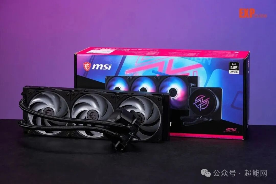 微星水冷散热器及外包装盒合影，背景为紫色渐变